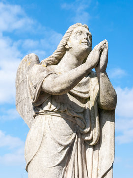 Statue of a prayer angel