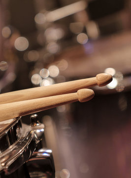 Drum sticks lay on an drum set
