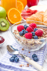 Müsli mit Früchten