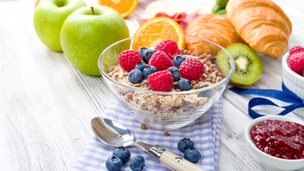 Müsli mit Früchten