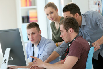 Obraz premium Students in digital design training course with instructor