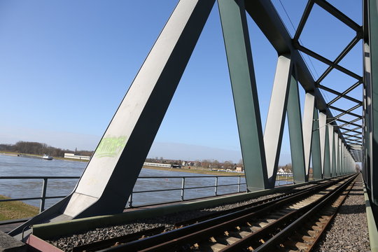 Eisenbahnbr&uuml;cke