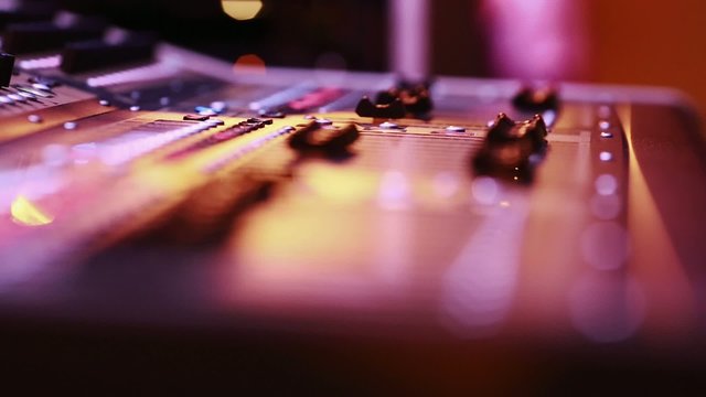 Cool selective focus of digital audio console faders