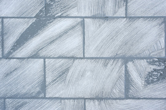Laying ceramic tiles
