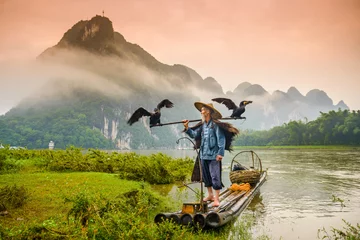 Tuinposter Aalscholver Visser in Guilin, China aan de Li-rivier. © SeanPavonePhoto