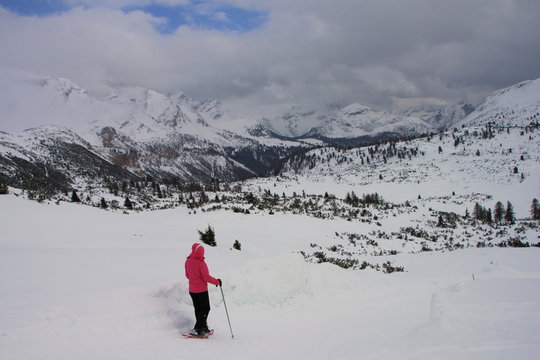 Nella neve verso il rifugio Sennes