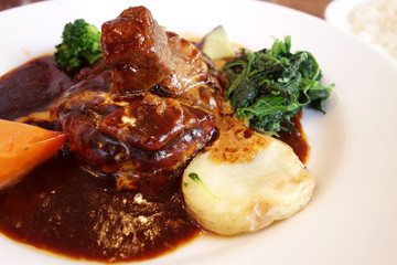 ビーフシチューハンバーグ