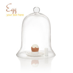 Ernährung, Frühstücksei unter einer Glasglocke