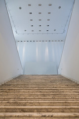 Scalinata e soffitto con faretti - stairs and lights