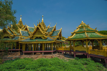 Naklejka premium Losing Hall