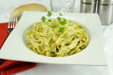 tagliatelles au pesto