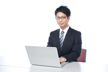 パソコンで仕事／ビジネスマン