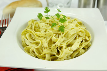 tagliatelles au pesto