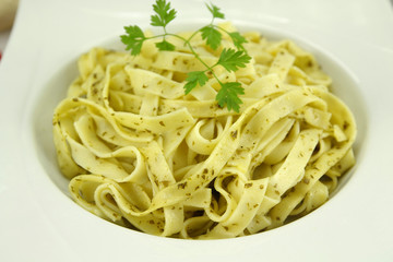 tagliatelles au pesto