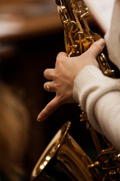 Hand girl playing the saxophone