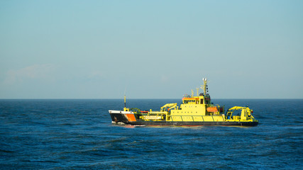 Fototapeta premium Yellow Boat at Sea on a Clear Day