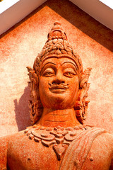 Fototapeta na wymiar siddharta in the temple face cross step wat palace