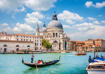 Gondel op Canal Grande met Santa Maria della Salute, Venetië