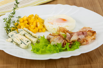Breakfast with egg and bacon