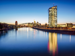 Europische Zentralbank Vor Der Skyline