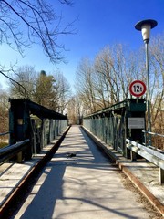 Enge Brücke über die Isar bei München