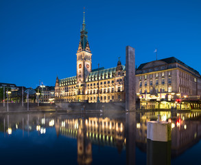 Fototapeta na wymiar Hamburg Town Hall at night