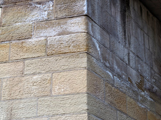 Feuchte Brücke