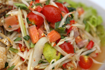 papaya spicy salad with salmon