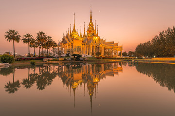 Fototapeta premium Beautiful temple at twilight time in Thailand