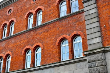 Fototapeta na wymiar Hausfassade mit Fenstern