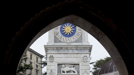 Il sole ed il leone, Udine