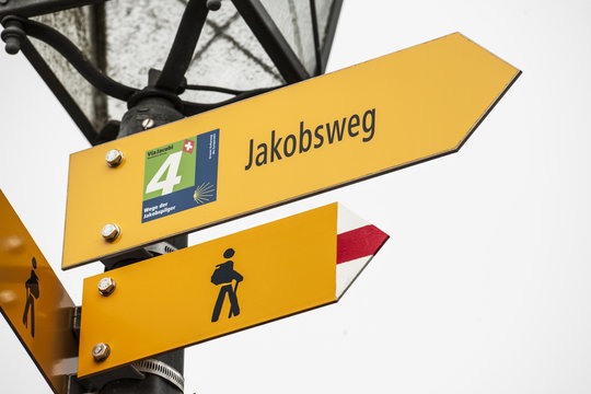 Wegweiser "Jakobsweg" in Ennetmoos, Nidwalden, Schweiz