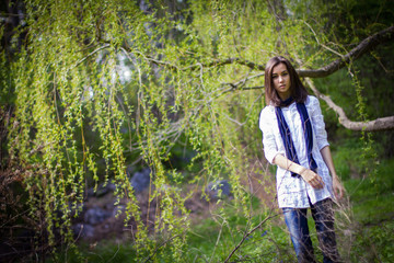 Naklejka premium beautiful girl in a flowering tree