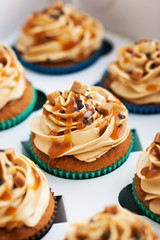 Boxed caramel cupcakes set