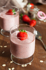 Strawberry overnight oats