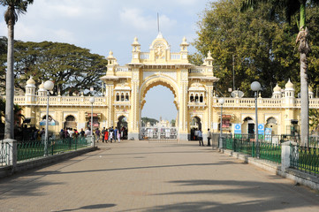 Fototapeta premium Gate of the Mysore Palace, India