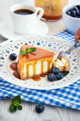 Cheesecake with caramel sauce