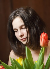 Naklejka premium Young girl with tulips.