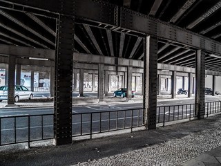 Eisenbahnbrücke von unten