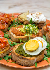 prato com diferentes tapas