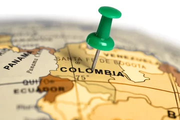 Fototapeten Standort Kolumbien. Grüner Stift auf der Karte. © Zerophoto