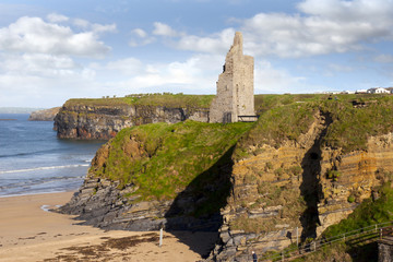 Fototapeta na wymiar view of the Ballybunion castle beach and cliffs