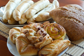 Wholemeal bread, rolls and cakes