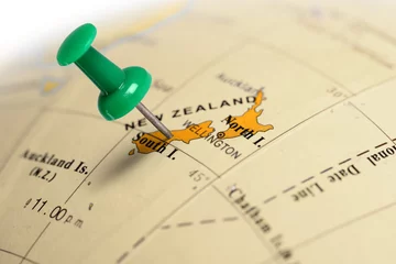 Stickers pour porte Nouvelle-Zélande Localisation Nouvelle-Zélande. Broche verte sur la carte.