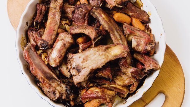 Plate spinning baked ribs