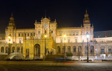 Fototapeta na wymiar central building of Plaza de Espana in night