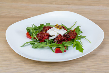 Salad with dried tomato