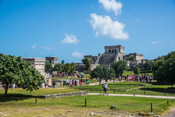 TULUM, MEXICO - DECEMBER 22: Ancient Mayan Ruins near the Caribb - obrazy, fototapety, plakaty