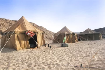 Gordijnen Camp in Sahara © Vladislav Gajic