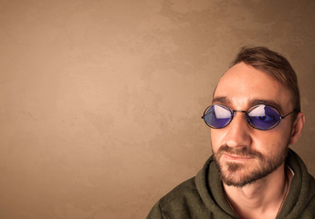 Obraz premium Portrait of a young funny man with sunglasses and copyspace